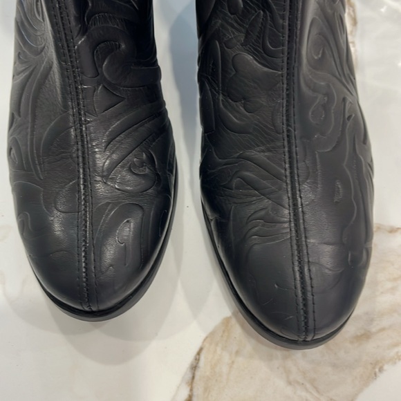 EUC Miista black leather embossed ankle boot with black matching block heel - Picture 4 of 10